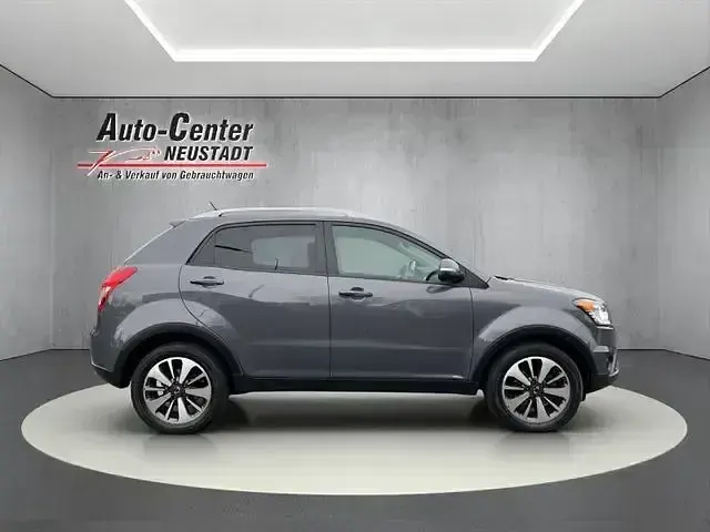 Gebraucht SsangYong Korando Crystal 234 PS (172 kW) 2015 Grau SUV
