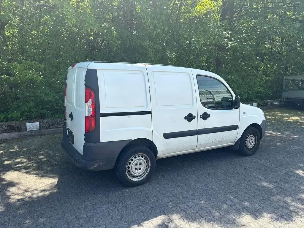 Gebraucht Fiat Doblò Basis 77 PS (56 kW) 2009 Weiß Van / Kleinbus