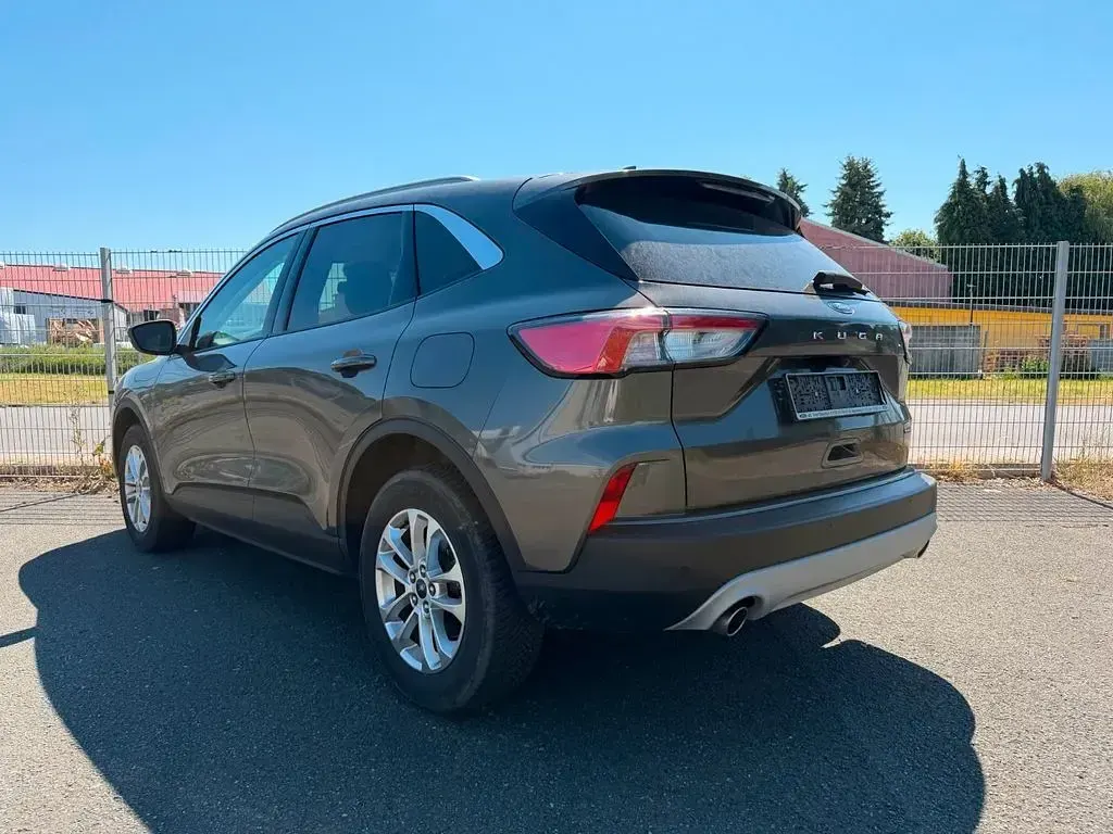 Gebraucht Ford Kuga Titanium 152 PS (111 kW) 2022 Grau SUV