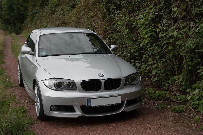 Silber Gebraucht 2009 BMW 125 M Sport Kleinwagen | 11.111 € (Fairer Preis) - Bild 1/4