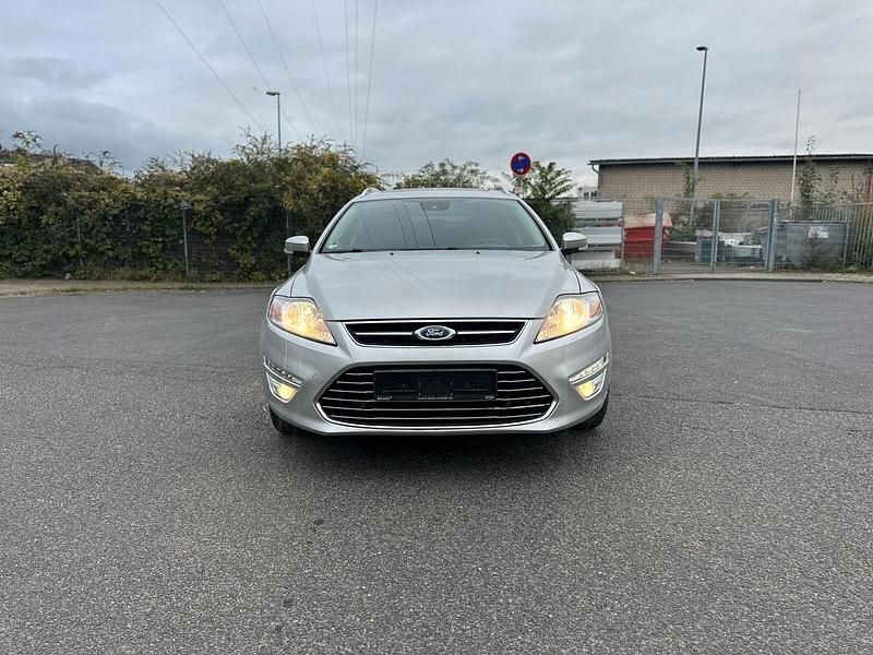 Silber Gebraucht 2013 Ford Mondeo Titanium X Kombi | 4.500 € - Bild 1/4