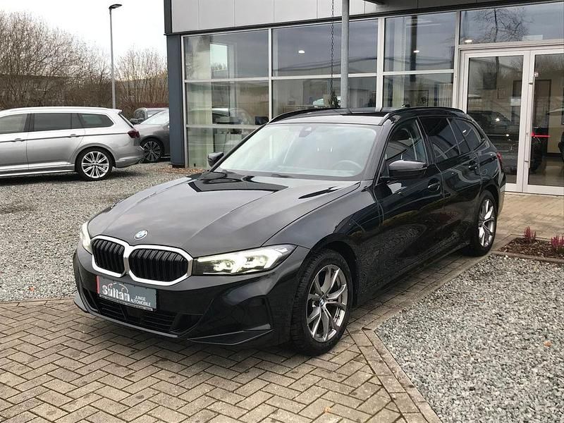 Schwarz Gebraucht 2022 BMW 318 Sport Line Limousine | 24.699 € (Fairer Preis) - Bild 1/4