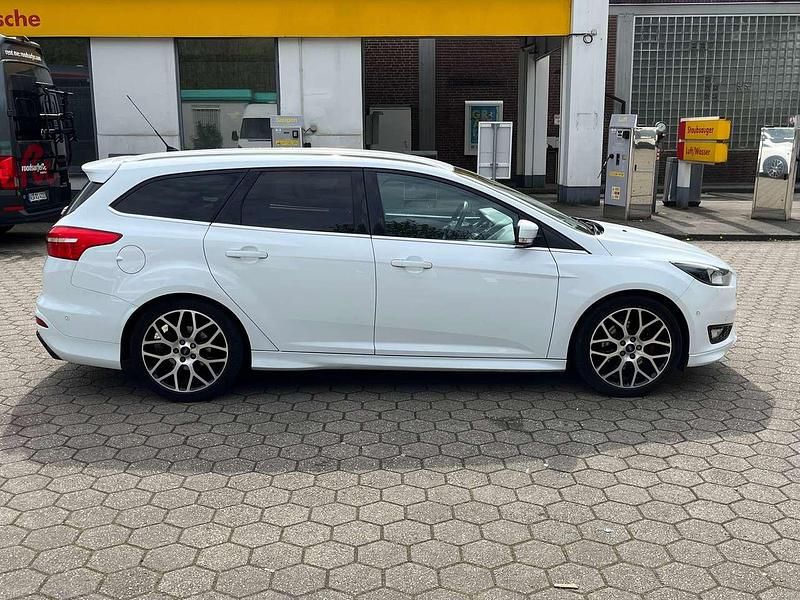 Używany Ford Focus Titanium 182 KM (133 kW) 2015 Biały Kombi