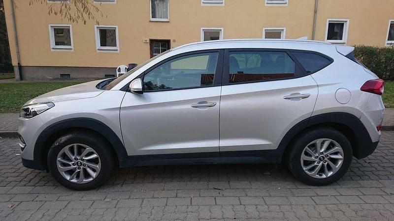 Gebraucht Hyundai Tucson Style 177 PS (130 kW) 2016 Silber SUV