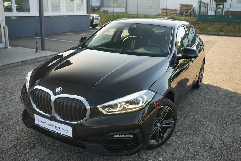 Schwarz Gebraucht 2022 BMW 120 Sport Line Kleinwagen | 26.499 € (Fairer Preis) - Bild 1/4