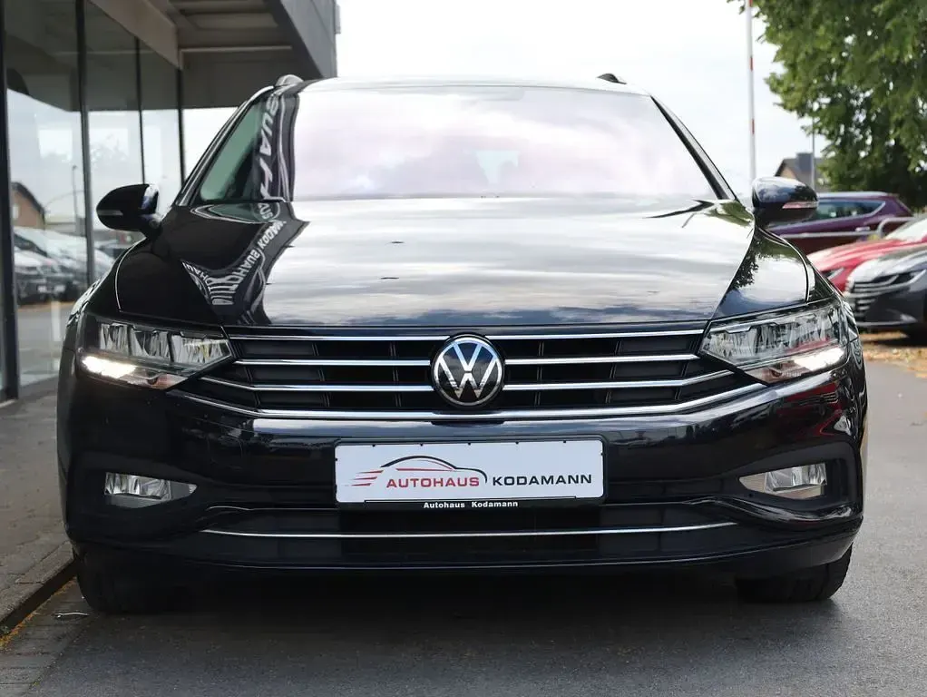 Gebraucht VW Passat Business 122 PS (89 kW) 2022 Schwarz Kombi