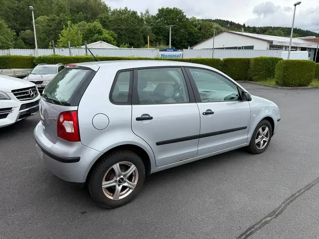 Gebraucht VW Polo Basis 64 PS (47 kW) 2002 Silber Limousine