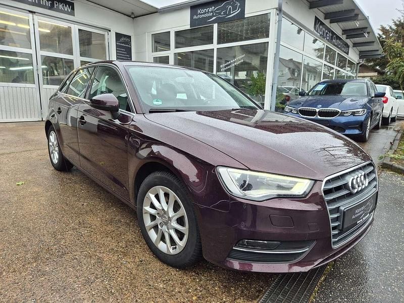 Gebraucht Audi A3 Ambiente 122 PS (89 kW) 2013 Shirazrot metallic Limousine