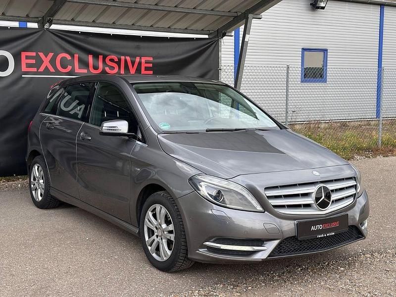 Gebraucht Mercedes B180 122 PS (89 kW) 2011 Grau Van / Kleinbus
