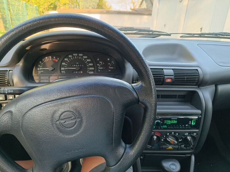 Gold Gebraucht 1996 Opel Astra Limousine | 1.000 € (Fairer Preis) - Bild 1/4