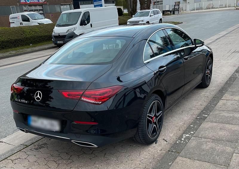 Schwarz Gebraucht 2020 Mercedes CLA220 Limousine | 26.800 € (Fairer Preis) - Bild 1/4