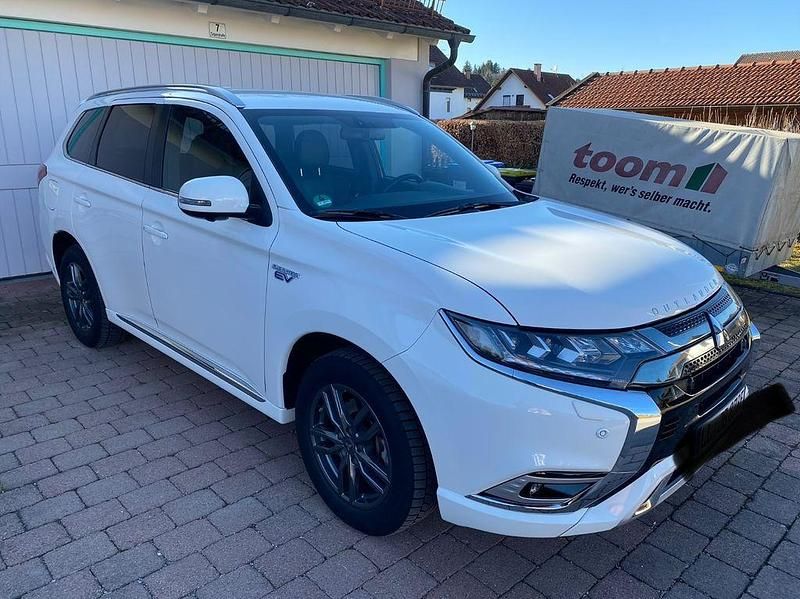 Gebraucht Mitsubishi Outlander P-HEV 224 PS (164 kW) 2018 Weiß SUV