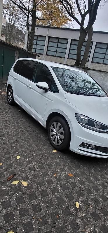 Weiß Gebraucht 2017 VW Touran Van / Kleinbus | 12.300 € (Superpreis) - Bild 1/4