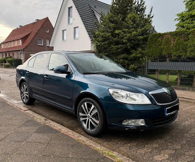 Gebraucht Skoda Octavia 105 PS (77 kW) 2012 Blau Limousine