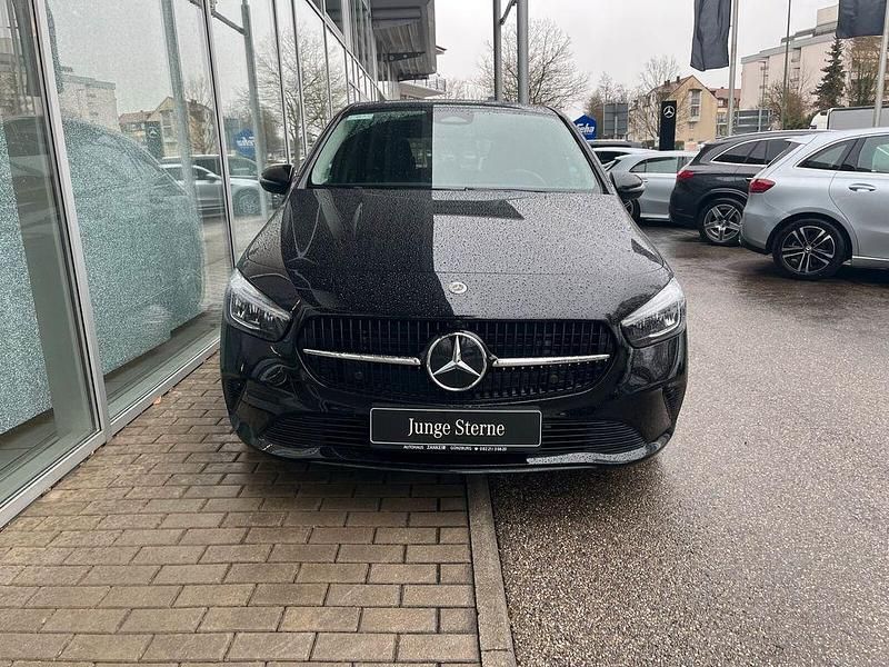 Gebraucht Mercedes B200 Progressive 150 PS (110 kW) 2025 Lack kosmosschwarz Kleinwagen