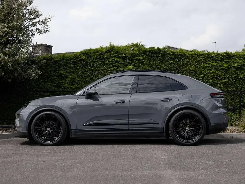 Gebraucht Porsche Macan 4 Electric Chrono 300 kW (408 PS) 2025 Grau SUV