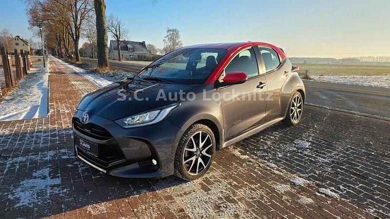 Gebraucht Toyota Yaris Hybrid 92 PS (67 kW) 2021 Grau Limousine