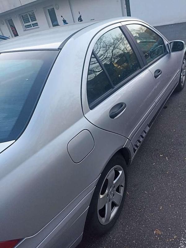 Gebraucht Mercedes 180 143 PS (105 kW) 2003 Silber Limousine