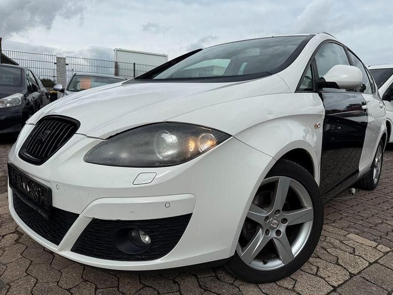 Weiß Gebraucht 2011 Seat Altea Van / Kleinbus | 1.790 € (Guter Preis) - Bild 1/4