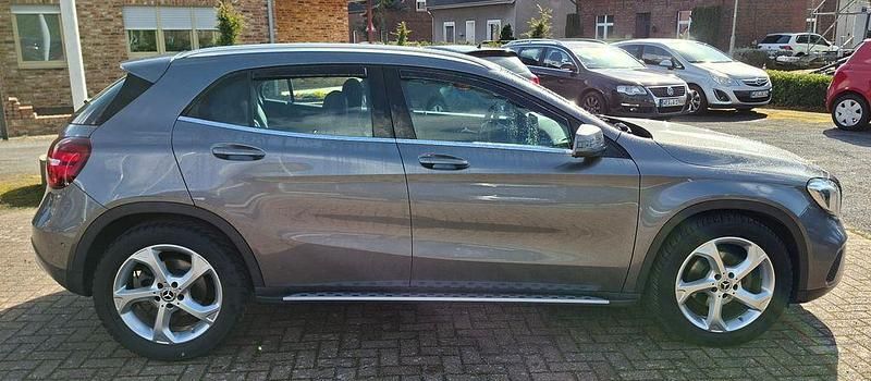 Gebraucht Mercedes GLA220 Urban 177 PS (130 kW) 2018 Grau SUV