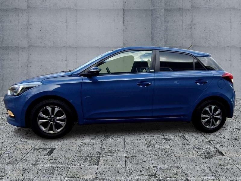 Gebraucht Hyundai i20 Passion 84 PS (61 kW) 2018 Morning blue / sol Limousine