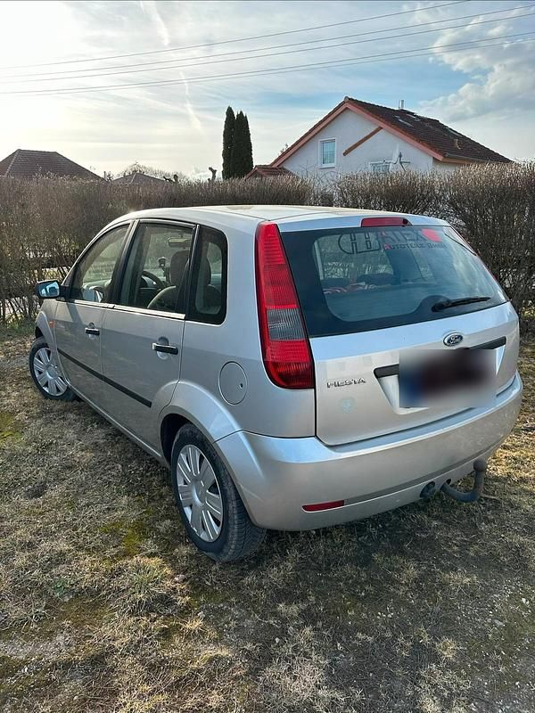 Gebraucht Ford Fiesta 70 PS (51 kW) 2003 Silber Kleinwagen
