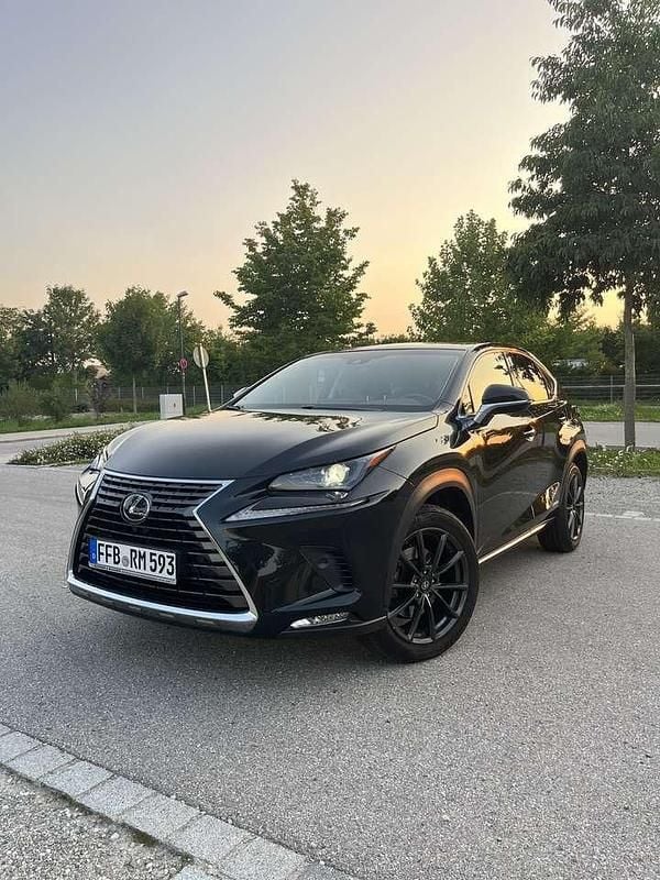 Gebraucht Lexus NX300h E-FOUR 155 PS (114 kW) 2018 Schwarz SUV