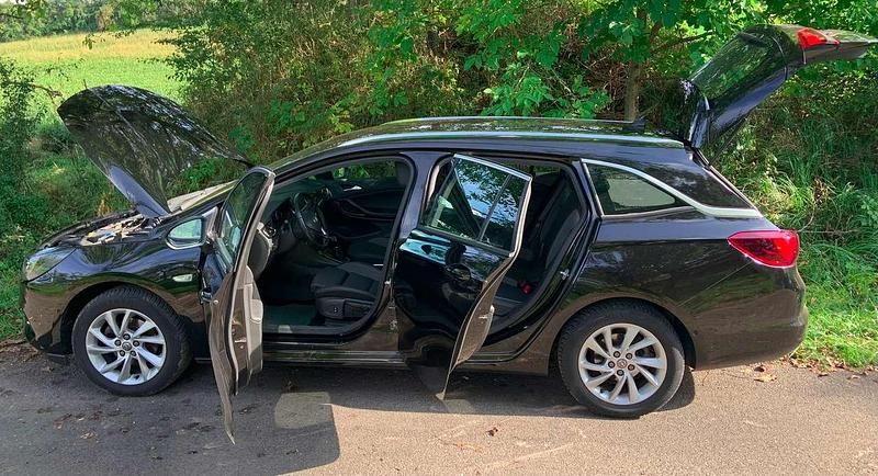 Gebraucht Opel Astra Edition 110 PS (80 kW) 2019 Schwarz Kombi