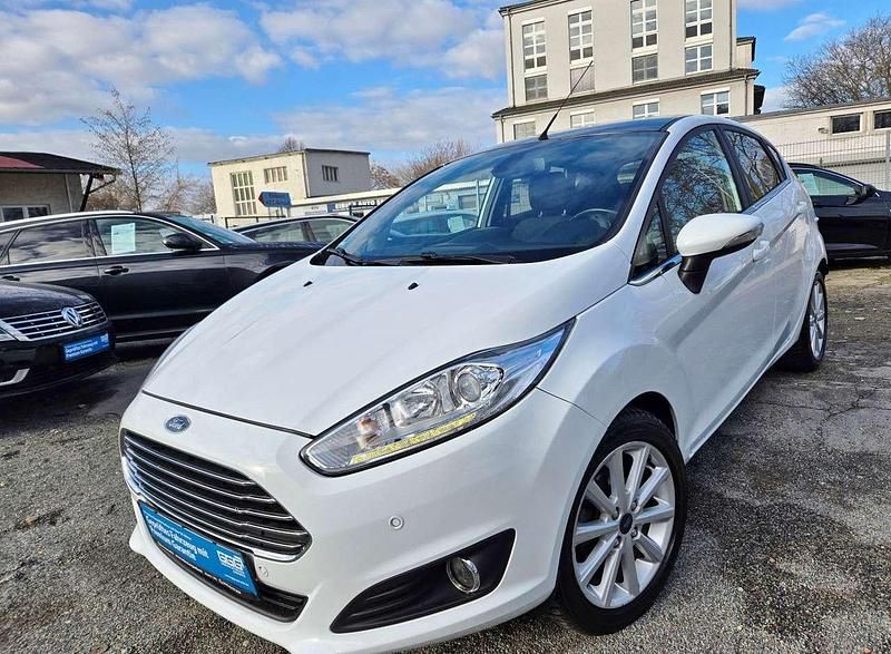 Gebraucht Ford Fiesta Titanium 101 PS (74 kW) 2016 Weiß Kleinwagen