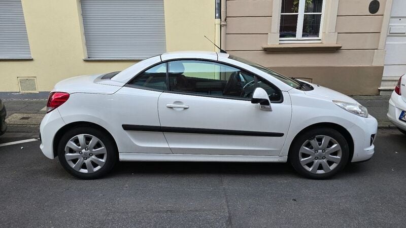 Weiß Gebraucht 2010 Peugeot 207 CC Filou Cabrio | 1.200 € (Superpreis) - Bild 1/4