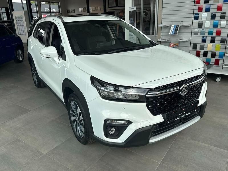 Weiß Neu 2025 Suzuki SX4 S-Cross SUV | 31.800 € - Bild 1/4