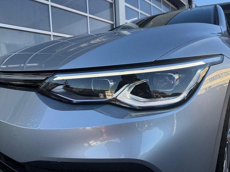Gebraucht VW Golf VIII Style 131 PS (96 kW) 2023 Silber Limousine