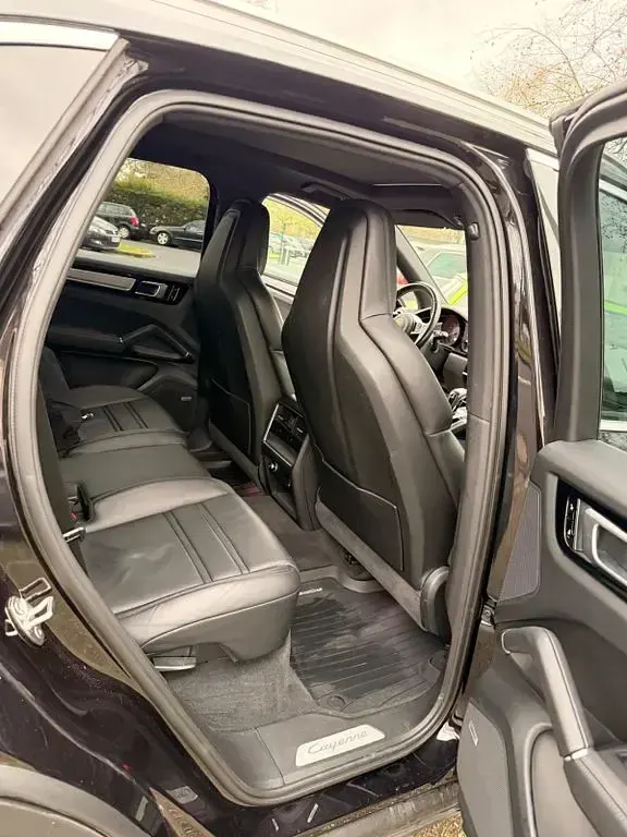 Second-hand Porsche Cayenne 340 CP (250 kW) 2018 Negru SUV