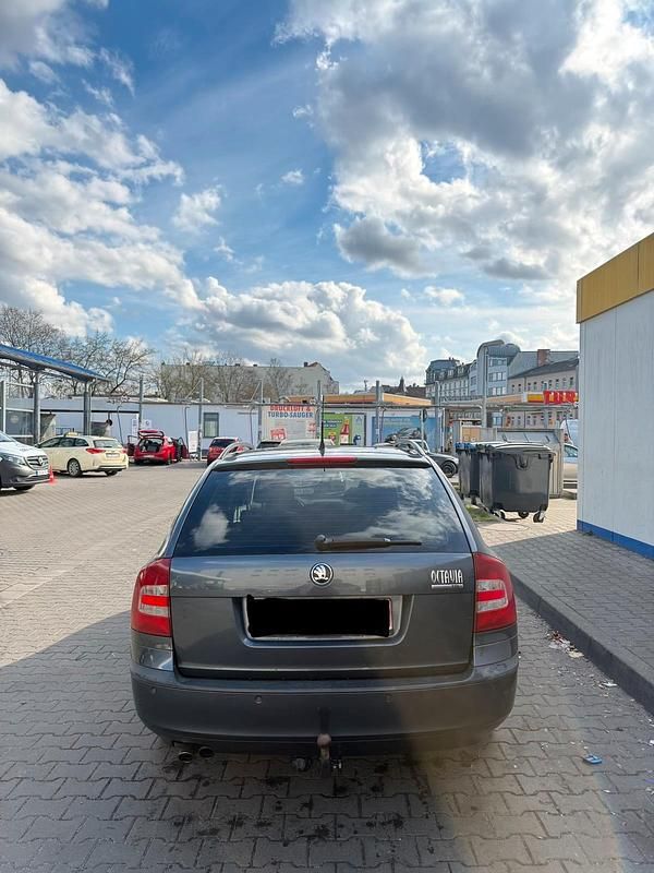 Gebraucht Skoda Octavia 105 PS (77 kW) 2008 Grau Kombi