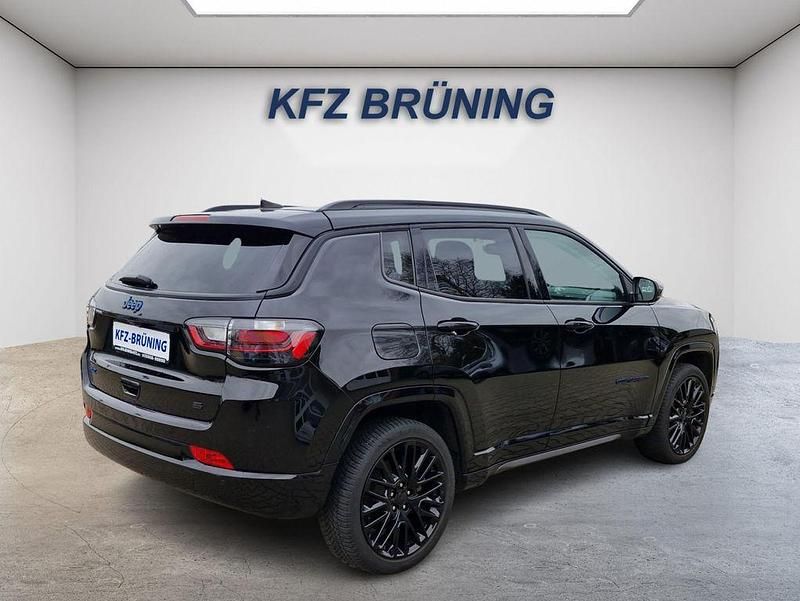 Gebraucht Jeep Compass 241 PS (177 kW) 2022 Solid black SUV