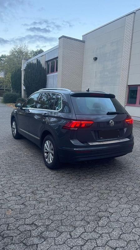 Gebraucht VW Tiguan Sound 190 PS (139 kW) 2017 Grau SUV
