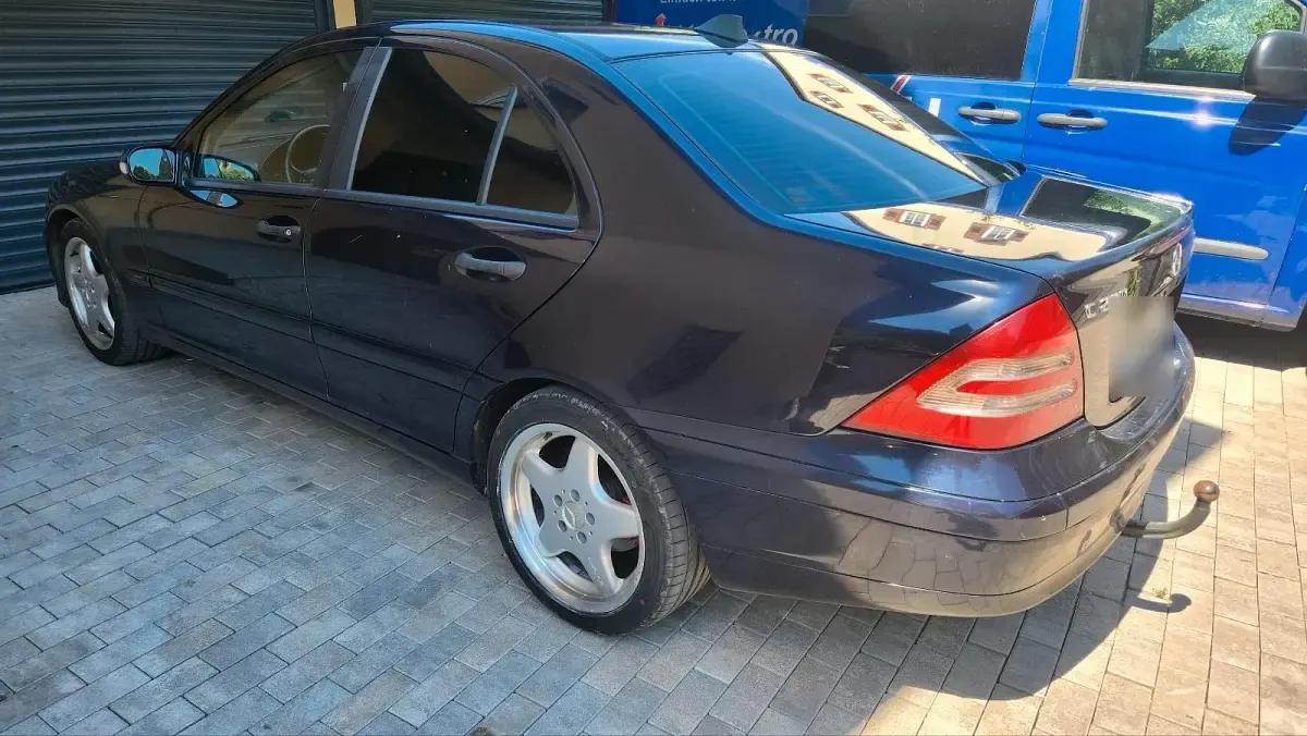 Gebraucht Mercedes C220 143 PS (105 kW) 2003 Blau Limousine
