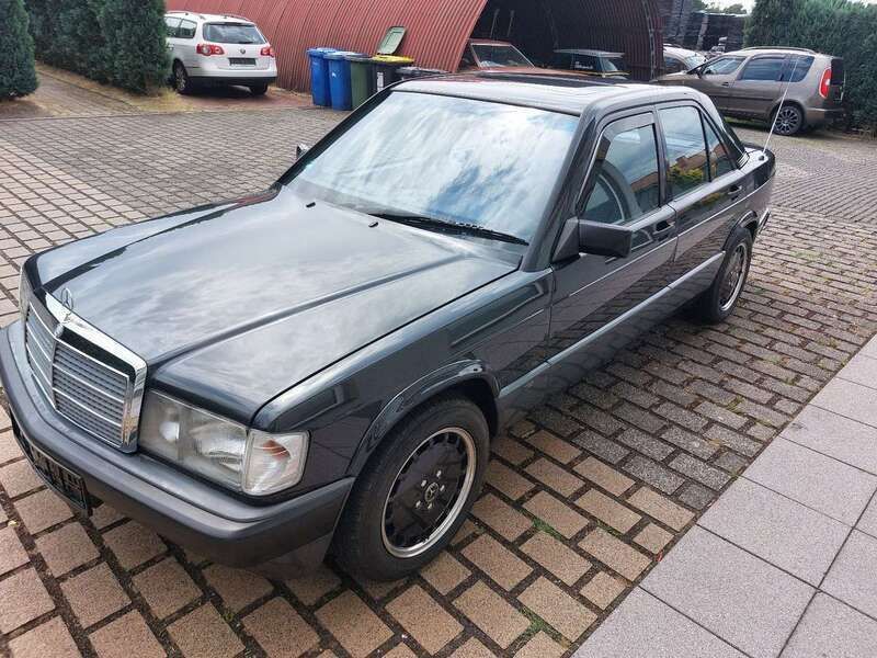 Grau Gebraucht 1991 Mercedes 190 Limousine | 29.999 € - Bild 1/4