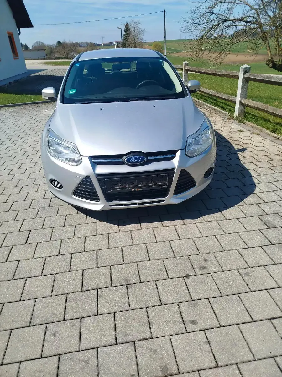 Gebraucht Ford Focus 122 PS (89 kW) 2012 Silber Kombi