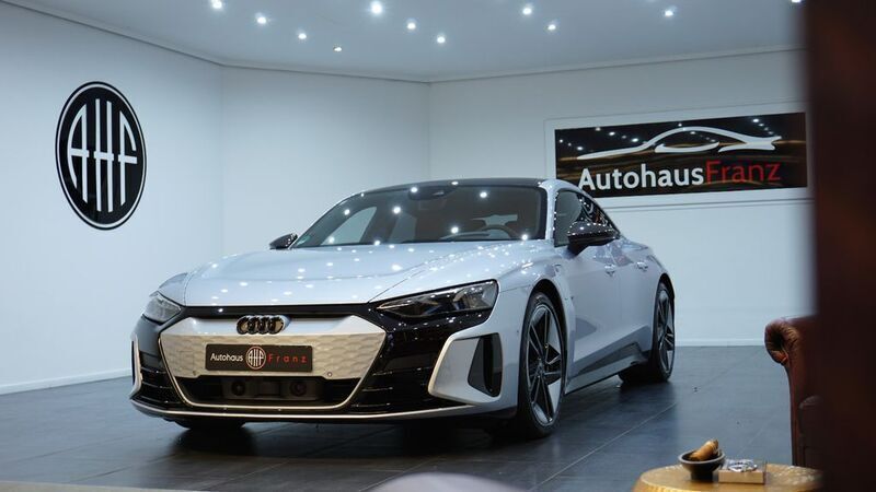 Silber Gebraucht 2022 Audi RS e-tron GT Sport Limousine | 116.997 € - Bild 1/4