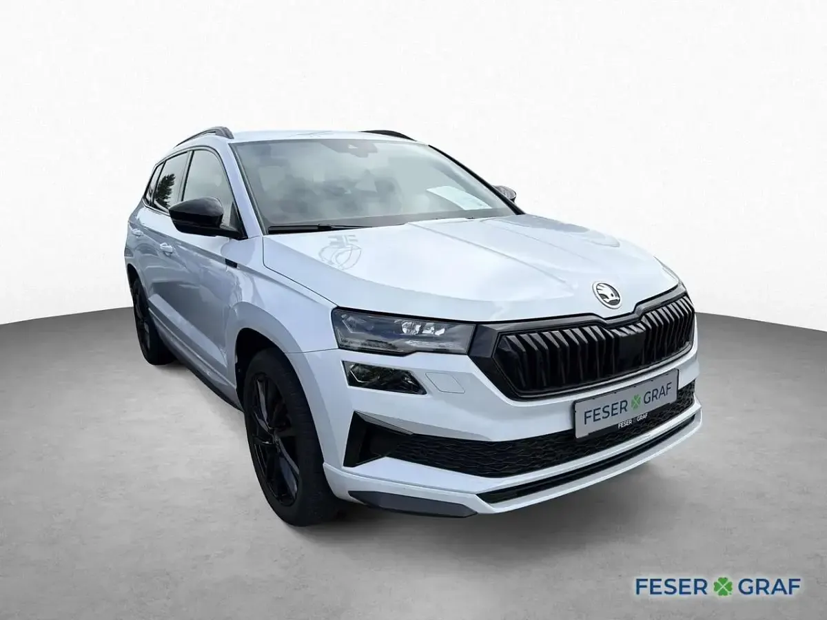 Gebraucht Skoda Karoq SportLine 150 PS (110 kW) 2025 Moon weiss perleffekt SUV