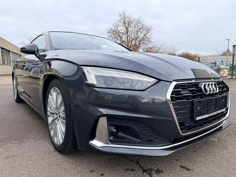 Grau Gebraucht 2022 Audi A5 Sportback Advanced Kleinwagen | 29.900 € (Guter Preis) - Bild 1/4