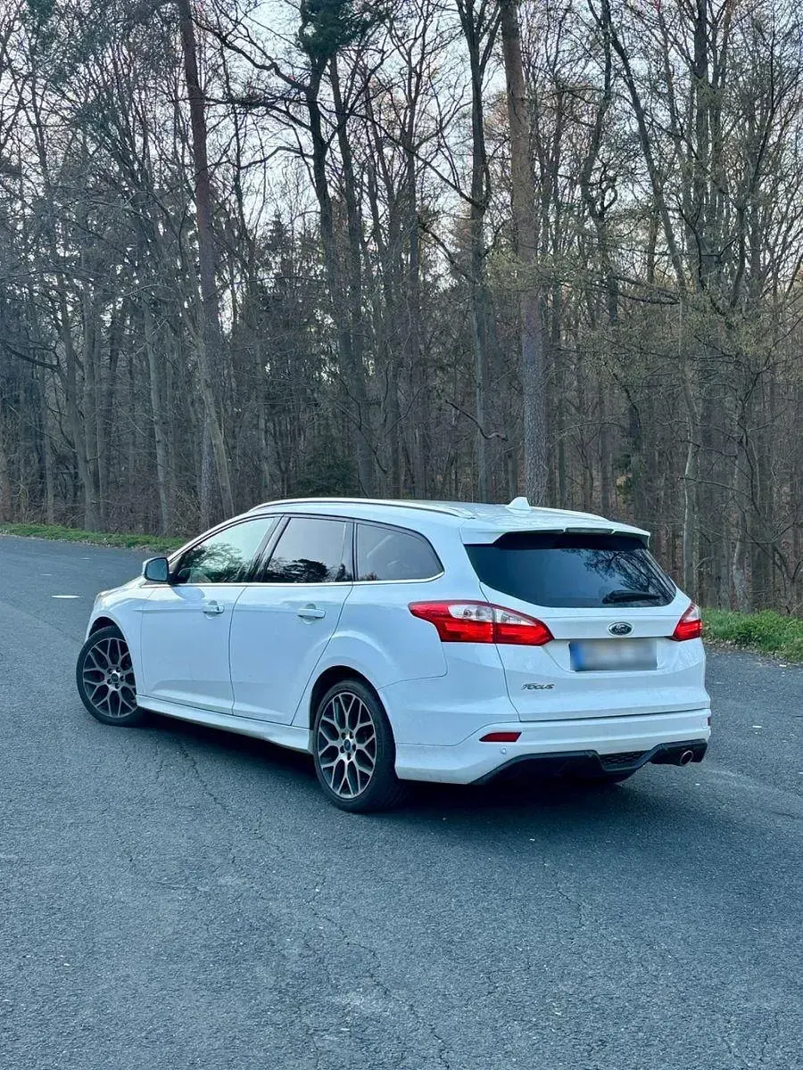 Używany Ford Focus 163 KM (119 kW) 2014 Biały Kombi