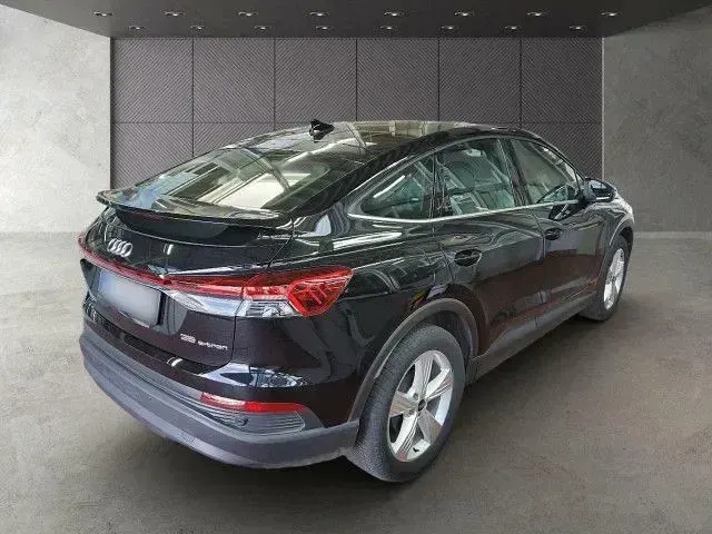 Second-hand Audi Q4 Sportback e-tron Basis 125 kW (170 CP) 2023 Negru SUV