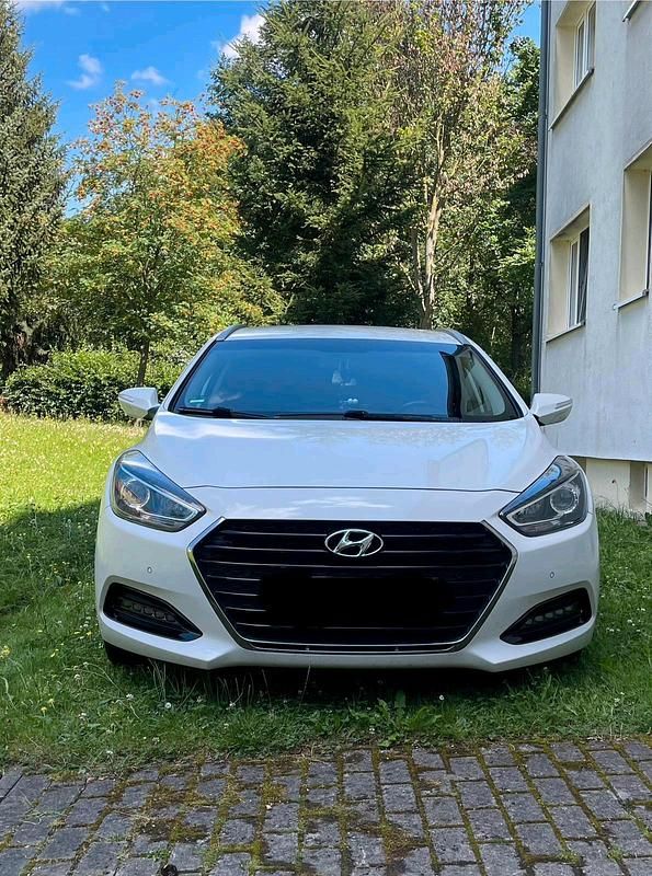 Gebraucht Hyundai i40 Premium 141 PS (103 kW) 2016 Weiß Kombi