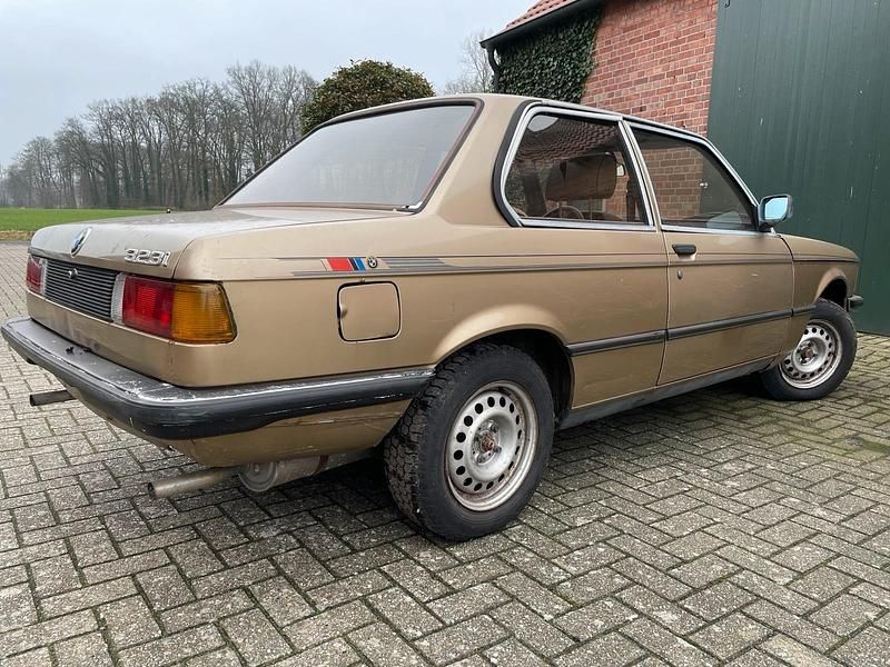 Gebraucht BMW 323 143 PS (105 kW) 1982 Braun Coupé