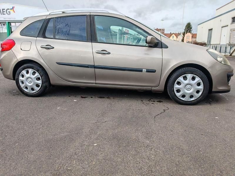 Gebraucht Renault Clio II Dynamique 101 PS (74 kW) 2008 Beige Limousine