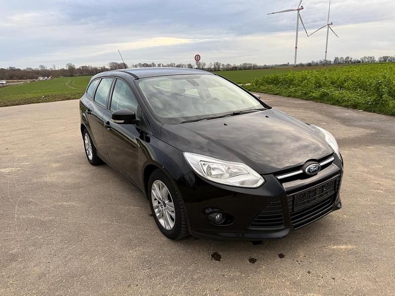 Gebraucht Ford Focus 116 PS (85 kW) 2014 Schwarz Kombi