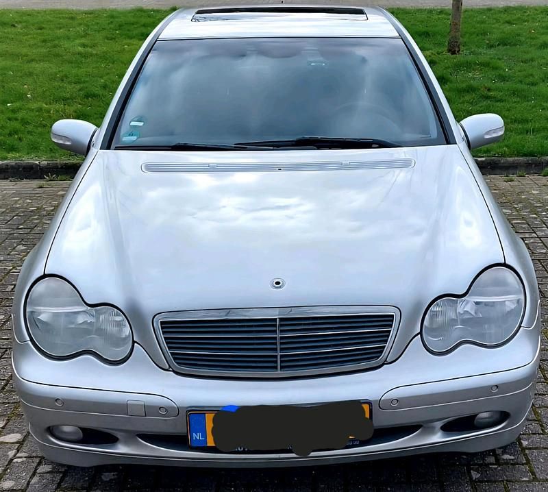 Grau Gebraucht 2003 Mercedes C180 Limousine | 1.050 € (Superpreis) - Bild 1/4