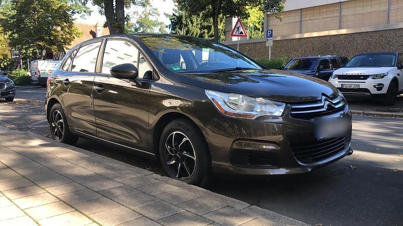 Braun Gebraucht 2013 Citroën C4 Limousine | 3.899 € (Fairer Preis) - Bild 1/4